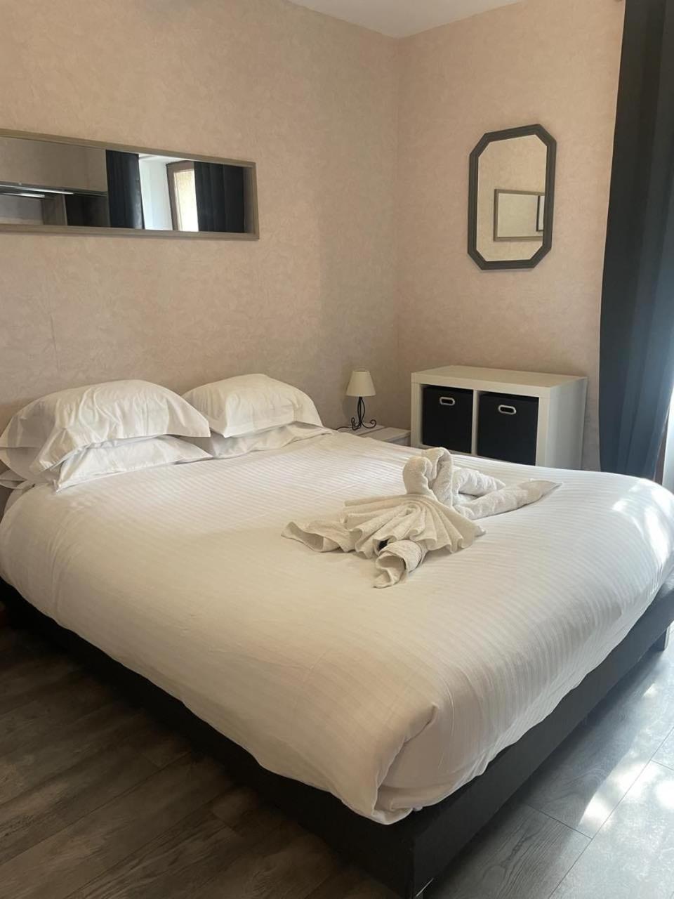 Superbe Appartement Face Au Chateau - 2 Chambres - Netflix/Canal+ Sedan Exterior foto