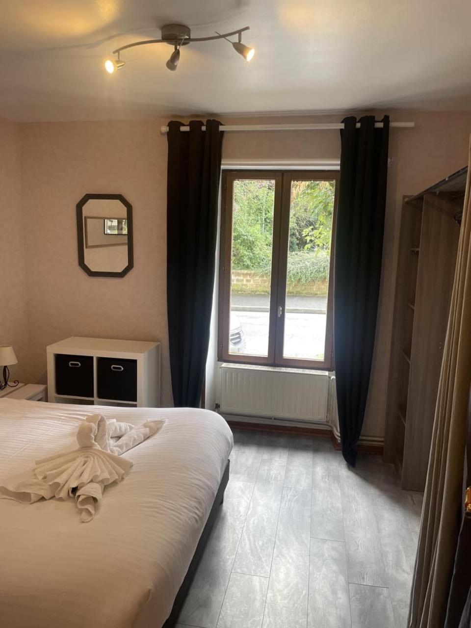 Superbe Appartement Face Au Chateau - 2 Chambres - Netflix/Canal+ Sedan Exterior foto